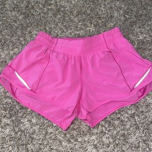 size 6 hotty hot lululemon shorts 2.5